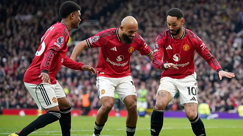 นักเตะแมนเชสเตอร์ ยูไนเต็ด ร่วมฉลองชัยชนะ ภายใต้การคุมทีมของคาร์ริค พรีเมียร์ลีก 2026