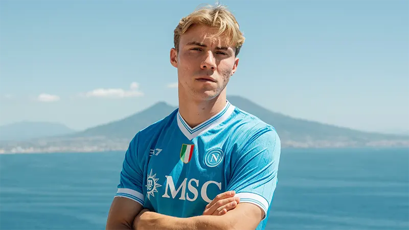 รัสมุส ฮอยลุนด์ ย้ายถาวร Napoli Manchester United สัญญา Serie A Champions League 2026